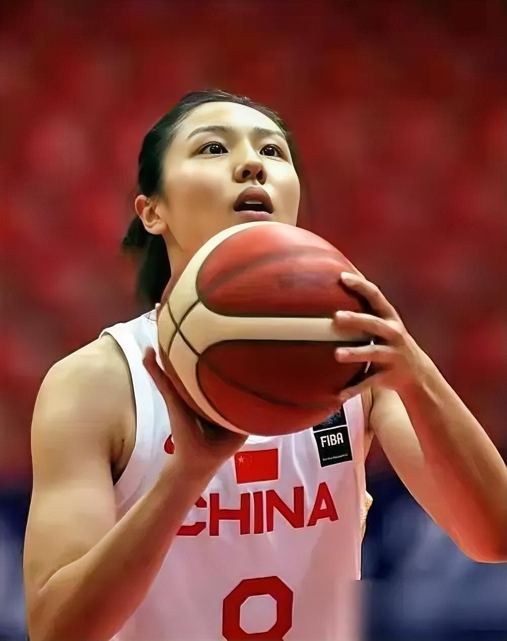 实在想不通宫鲁鸣如此信任张茹？这次世界杯预选赛，此前一直被委以重任的她表现相当差