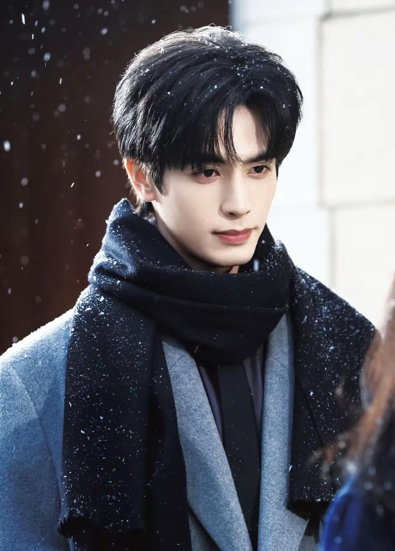 宋威龙没有成为内娱顶流男明星，原因很简单，不是因为他长得丑，也不是因为他没有演技