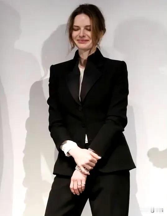 女人酷飒起来，真的没有男人什么事啦！