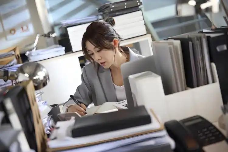 你还有多少负债没还一、负债5000元，没事二、负债10000元，不算啥大事