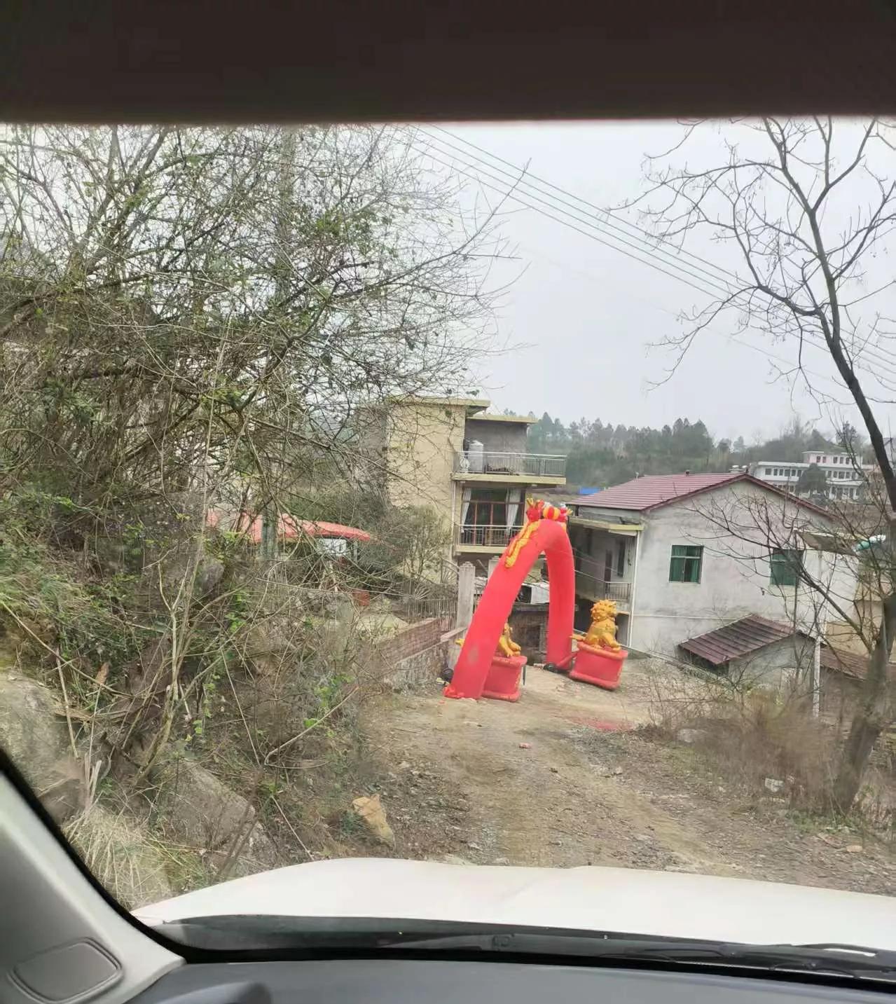 我老家湖南邵阳这边，丧葬风气真的特别不好，说白了，就是死不起不管乡下还是城镇