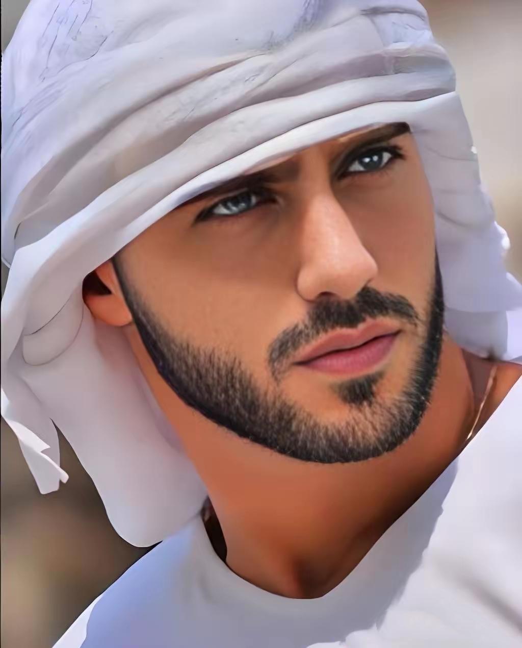 沙特这回是真不装了，直接把底牌亮在全世界面前。25艘巨型油轮满载近5000万桶