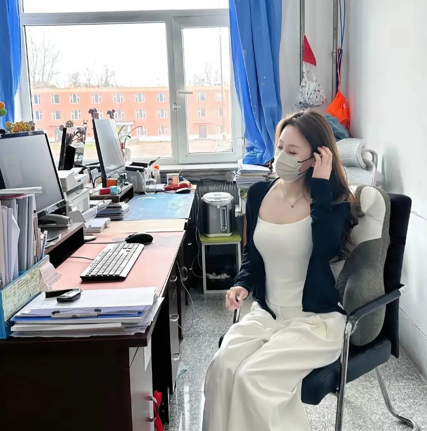 我表哥清华硕士，嫂子林大硕士，我表妹本科人大硕士，前几天51小长假仨人辅导一个二