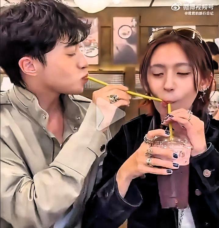 媒体拿手指着人家孩子骂的时候，我真没想到，伊能静敢直接把桌子掀了。我跟你说，