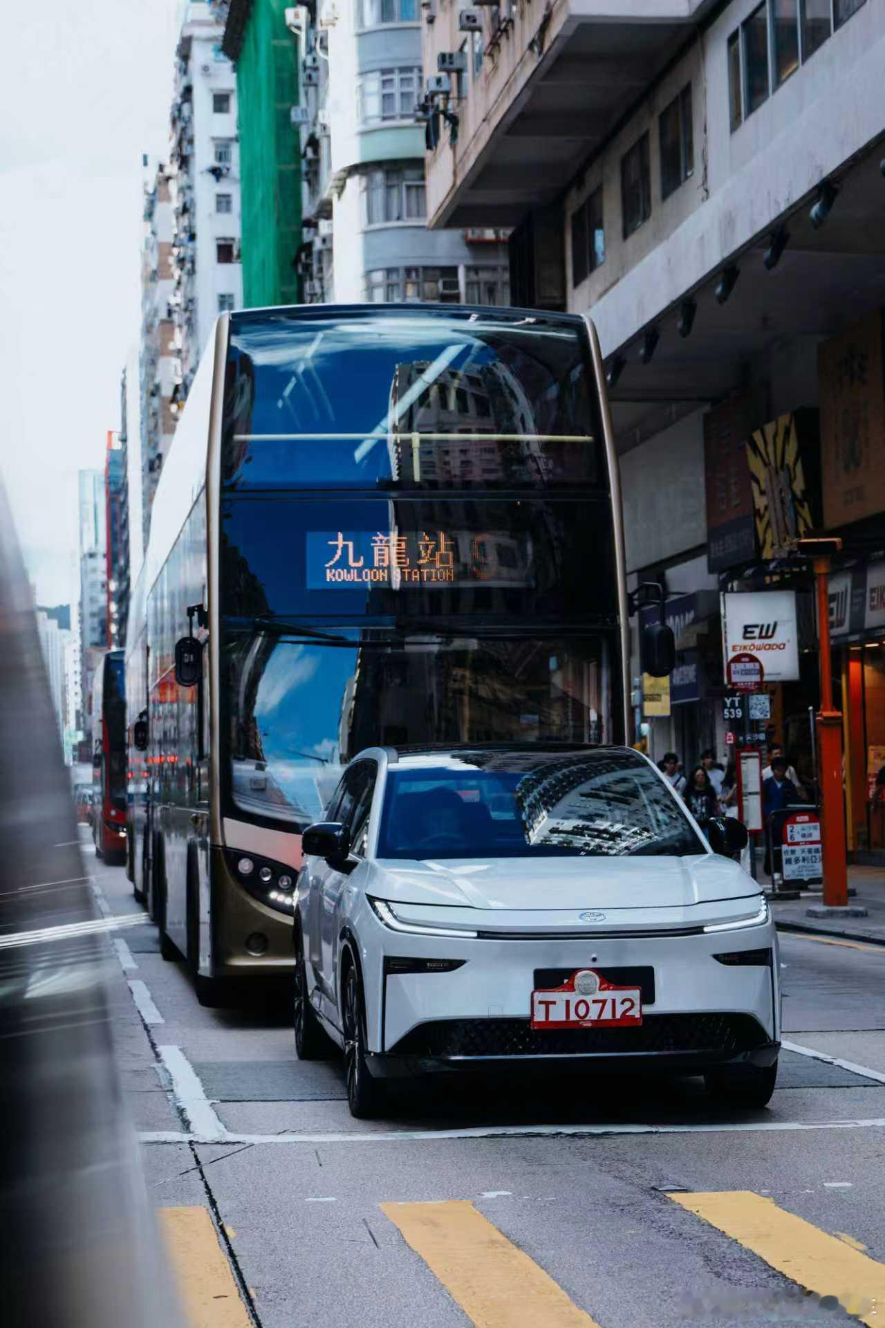 中国香港街头的铂智3X，和内地不太一样——这次是右舵啦～[墨镜]10月16号，右舵