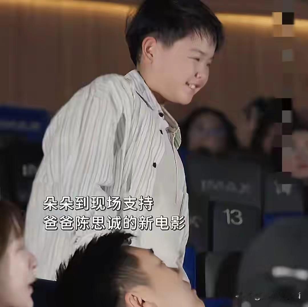 陈思诚新片《10间敢死队》入围北影节主竞赛、口碑爆棚，首映礼上10岁儿子朵朵一句