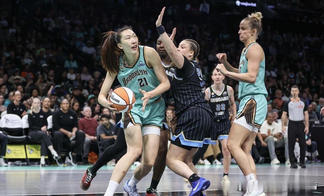 韩旭出场7分0得分。北京时间10月8日，WNBA季后赛半决赛迎来G2较量，纽约自
