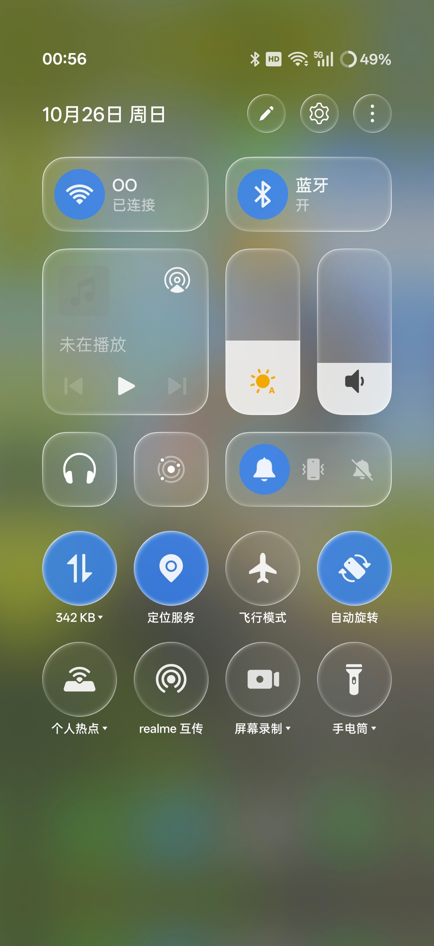 真我GT8Pro新系统更新来咯新增光影玻璃美学效果，支持雾影玻璃控制中心，桌