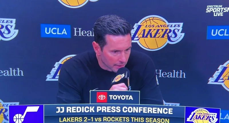 NBA常规赛湖人对阵爵士的比赛已经结束，湖人131-107战胜爵士。赛后，主