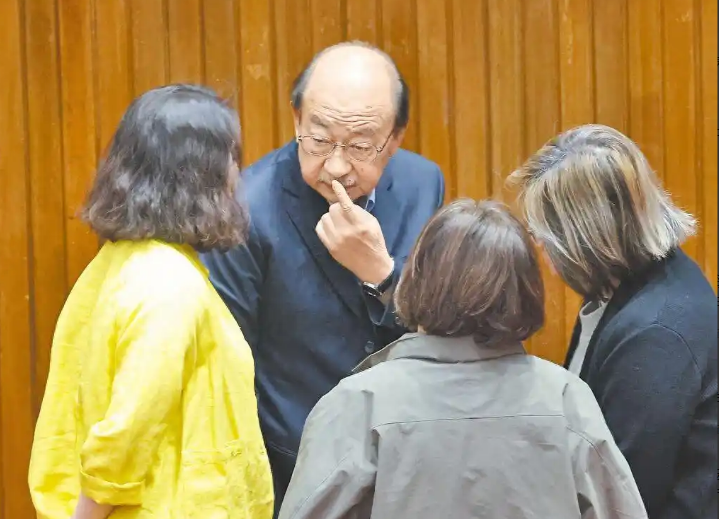 煮豆燃豆萁，相煎何太急？知名顽固“台独”分子柯建铭，用中国古诗来表明心态！原