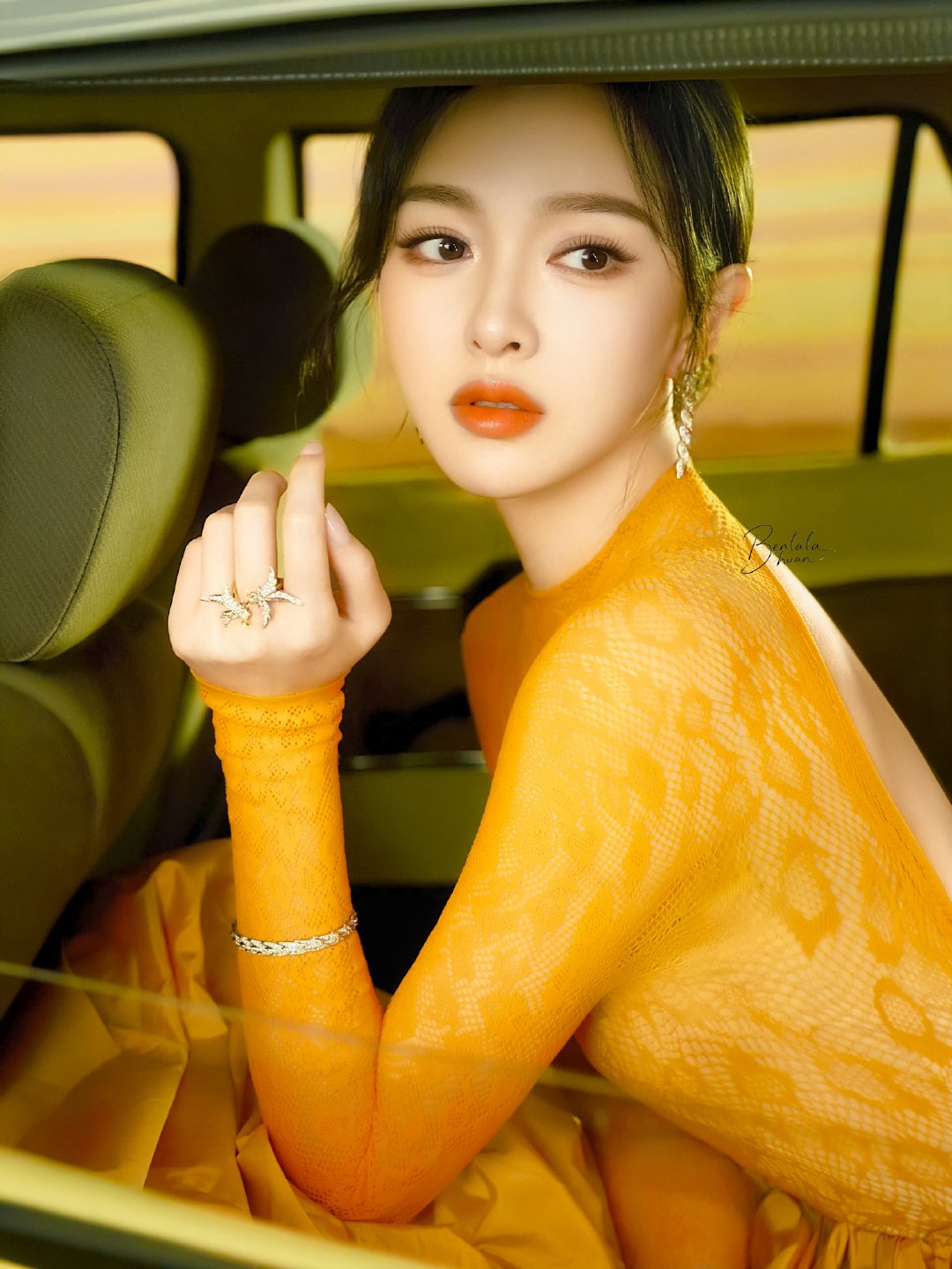 #唐嫣##唐嫣橙橘蕾丝高定#绿意盎然，橙意满满💚🧡​