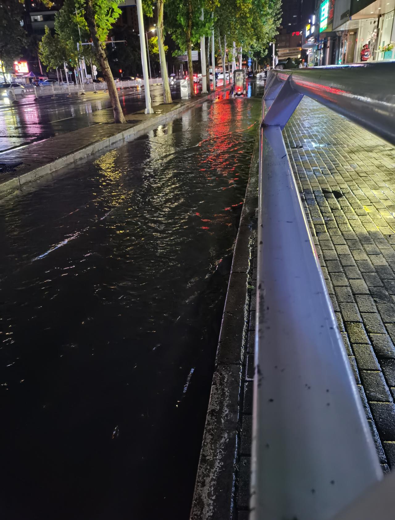 雨！雨！雨！持续一周！河南大范围降雨又开始，夏天的时候旱！旱！旱！秋天的雨水怎