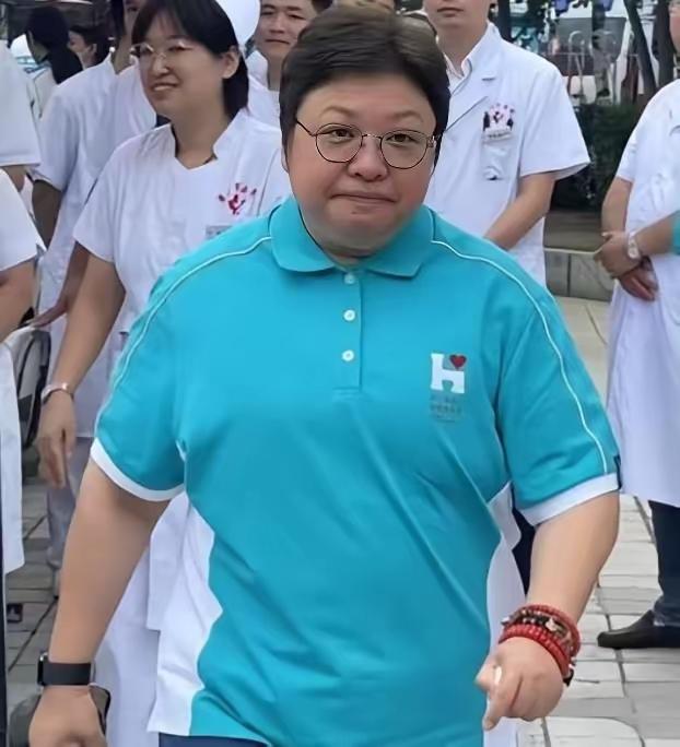 韩红真的太冤了！全网都在骂韩红假慈善，做好事还做出罪了。那她有没有起诉那些造谣