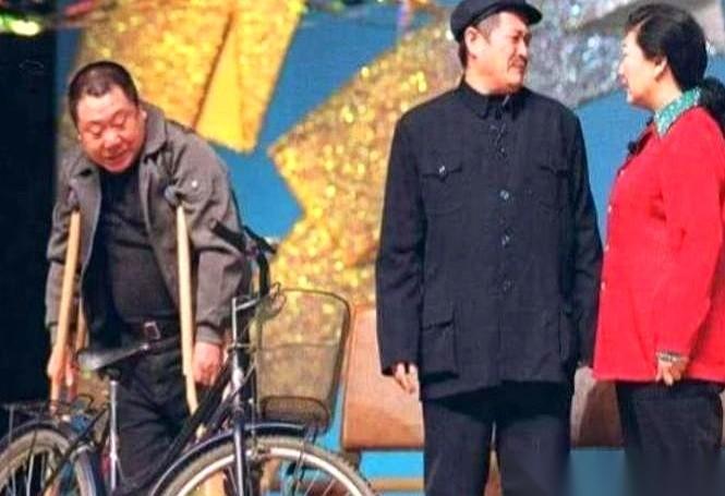 42万。七场演出，打包价42万。分到范伟手里，7000块。当时高秀敏大姐第一