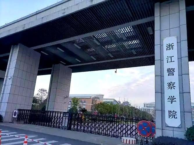 633分挤不进警校，这分数真够狠，警校更狠。同事女儿一门心思当警察，志愿表上只