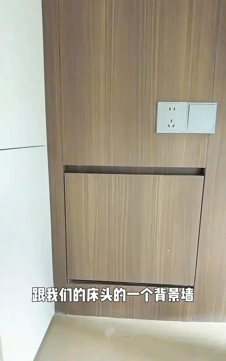 别再买床头柜了。我说的不是气话，是一个能帮你抢回2㎡的装修秘密。你经历过吗