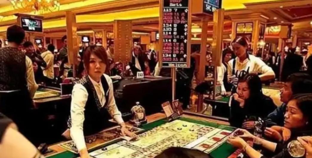 澳门赌场有个特别现实的情况。你赢了钱想走，没人明着拦你。但你前脚刚想着收手，后脚