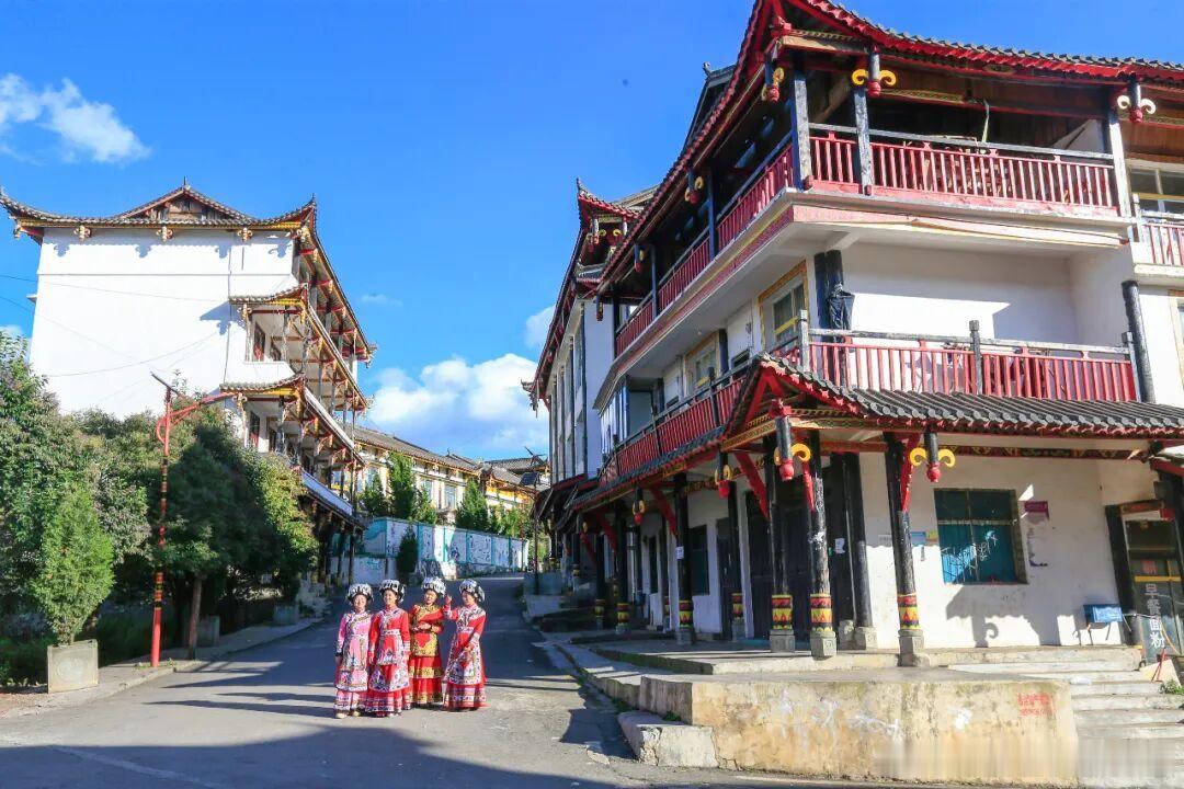 盛夏各地气温狂飙，不想闷在空调房，想找个温度舒服、人少物价低的地方小住几日，不用