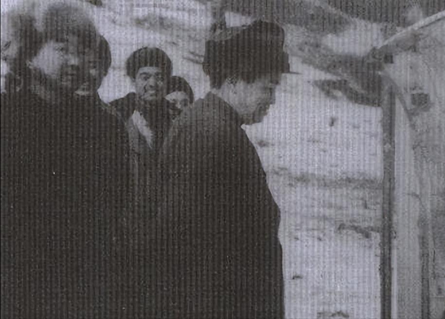 一次，陈赓用白水萝卜招待彭德怀，自己却躲在房间里大口吃肉，彭德怀大怒：“好你个陈