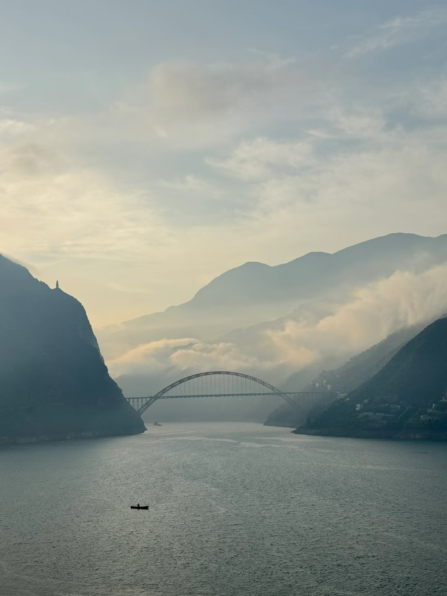 我找到了这个冷门宝藏小城，躺着看中国山水