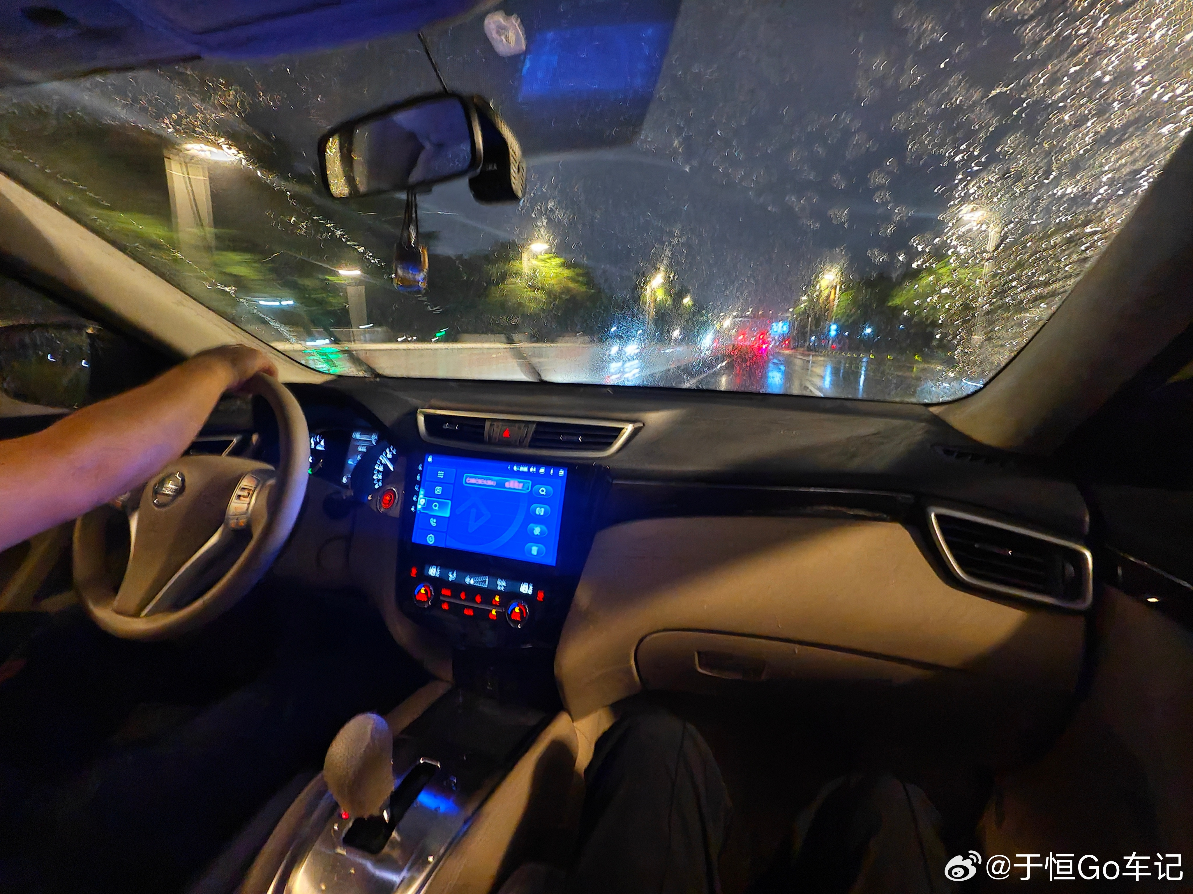 有大哥来试奇骏，说是朋友要买看看有没有机会送走！