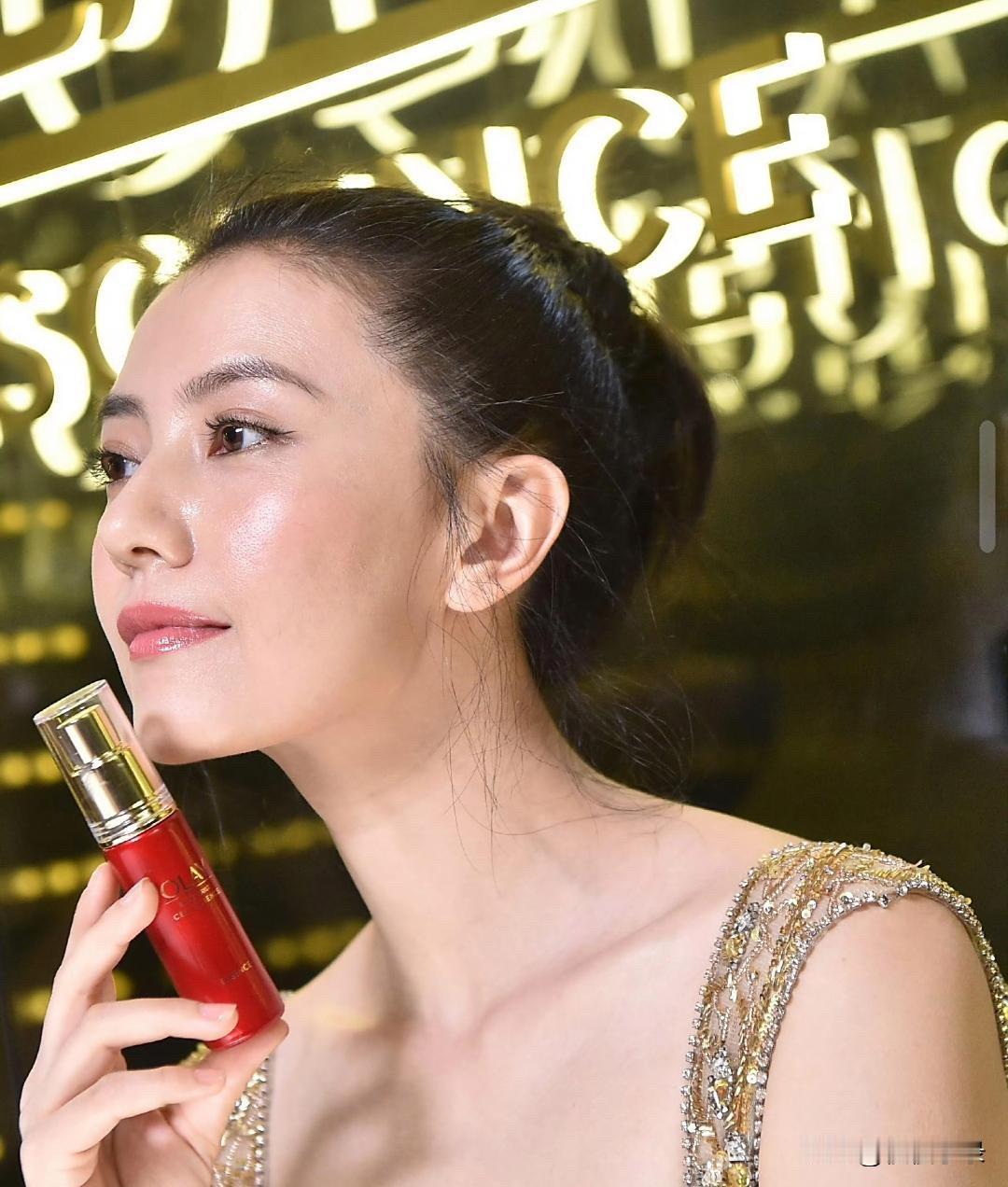 高圆圆生图太能打了！扑面而来的美🥰[玫瑰]