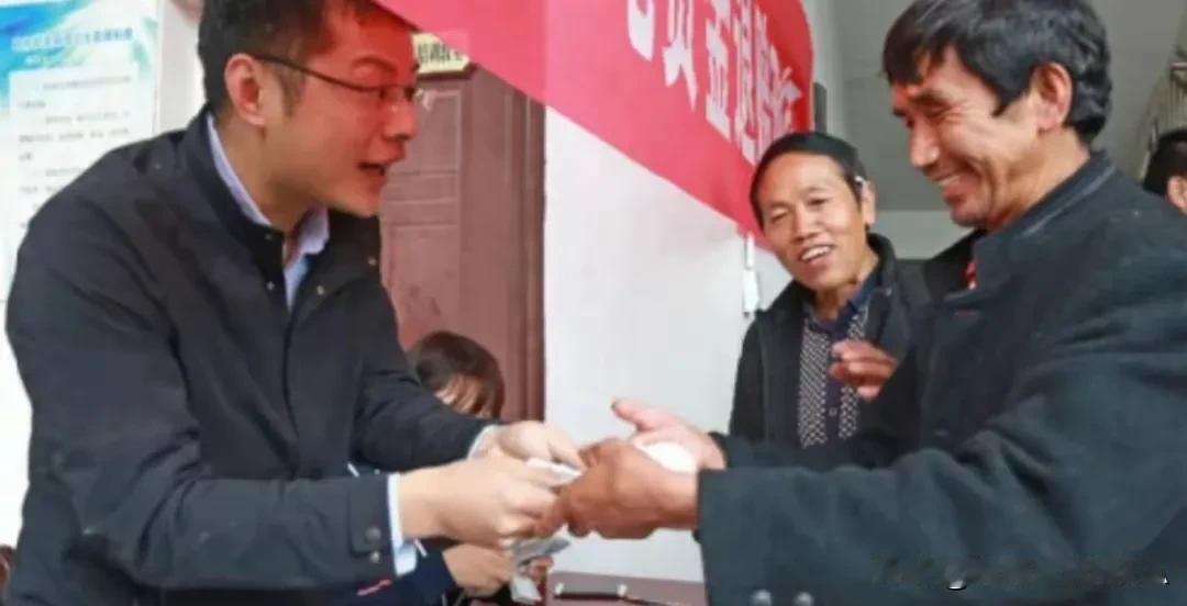 乡村振兴新引擎：55岁村干部新规，告别“老村长”？农村基层治理一直是国家关注