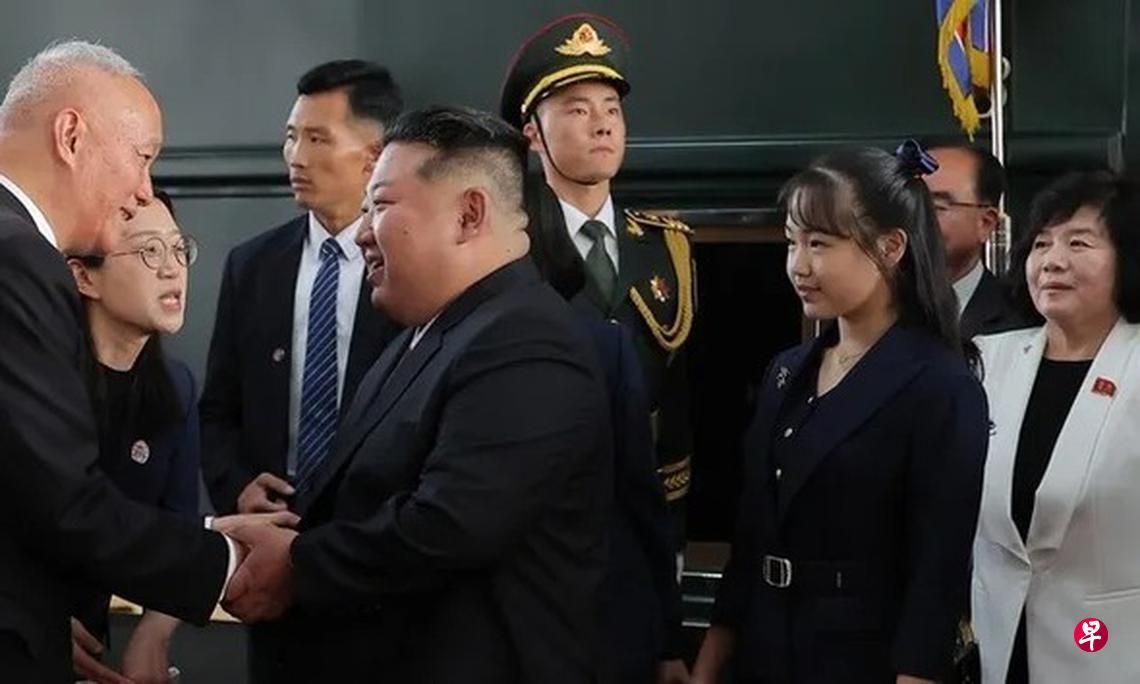 金正恩乘专列离京返程外媒，特别关心的一个细节——金正恩女儿金珠爱来华，算是其国