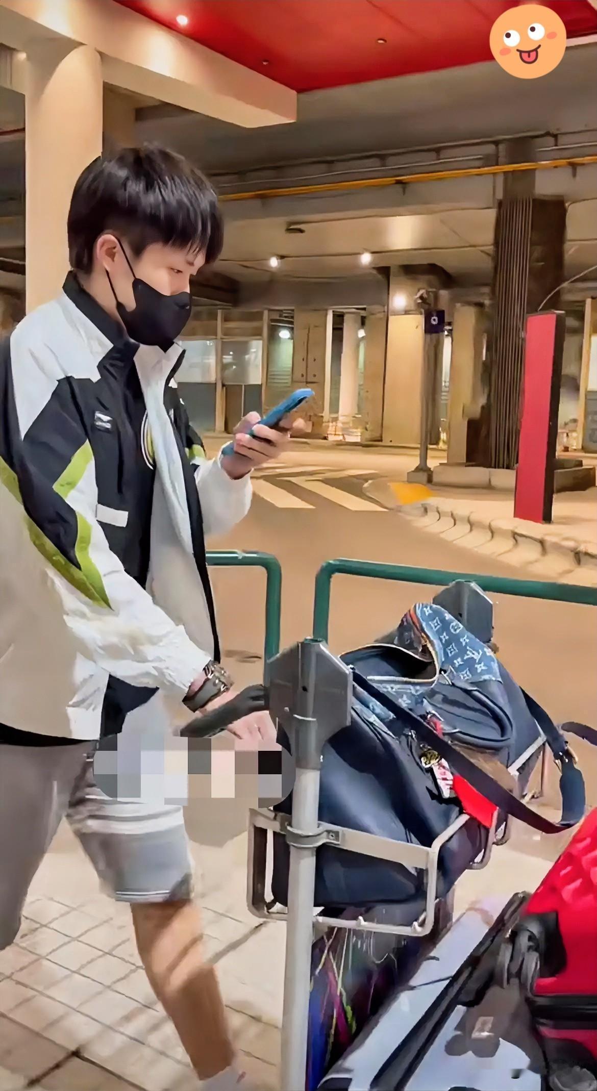 [红脸笑]王楚钦这脑回路我是真的跟不上，承认自己是谁这事儿，难道还得看当天的黄历？