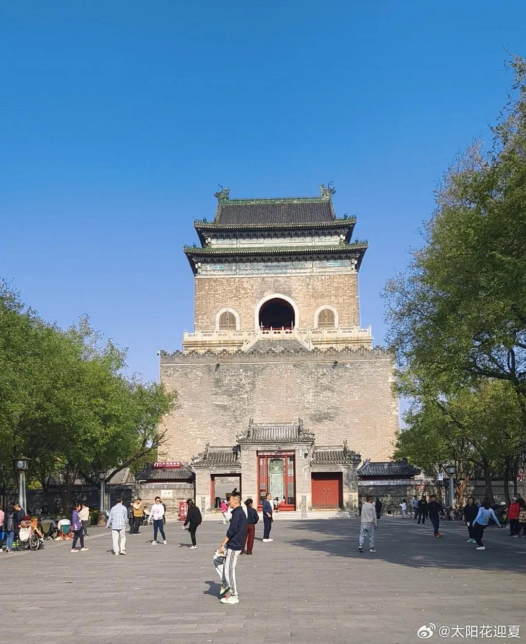 盛夏追光之旅微博旅行ing在北京，既能摸得到长城故宫的厚重历史，也能逛得懂三里屯