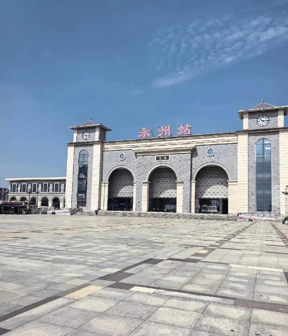 别不信啊，婆媳关系就是远香近臭。在村里，我的口碑比我弟媳妇好多了，说起我都是勤快