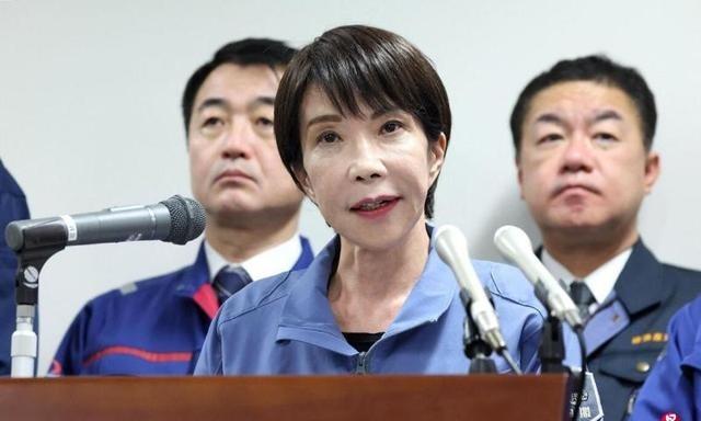 这是道歉来了？高市早苗星期三（12月17日）表示对涉台言论做出“反思”并对中方敞