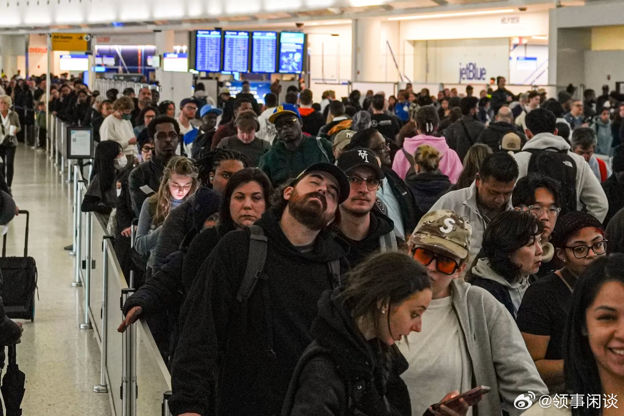 【ICE特工已在全美多个机场报到执勤】（CNN）截至周一下午，多名美国移民及海关