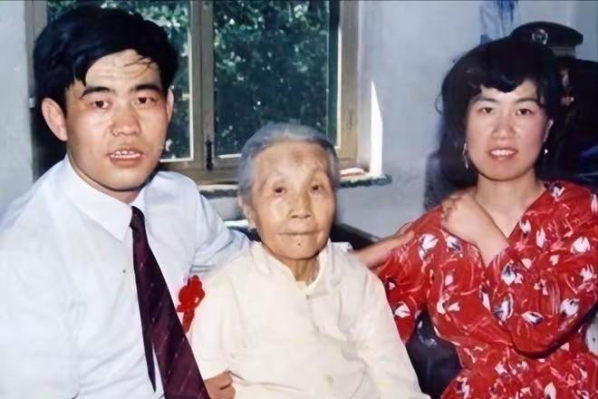 1992年，88岁老奶奶叮嘱孙子说道：我死后，一定要好好保存遗体，将来会出现奇迹