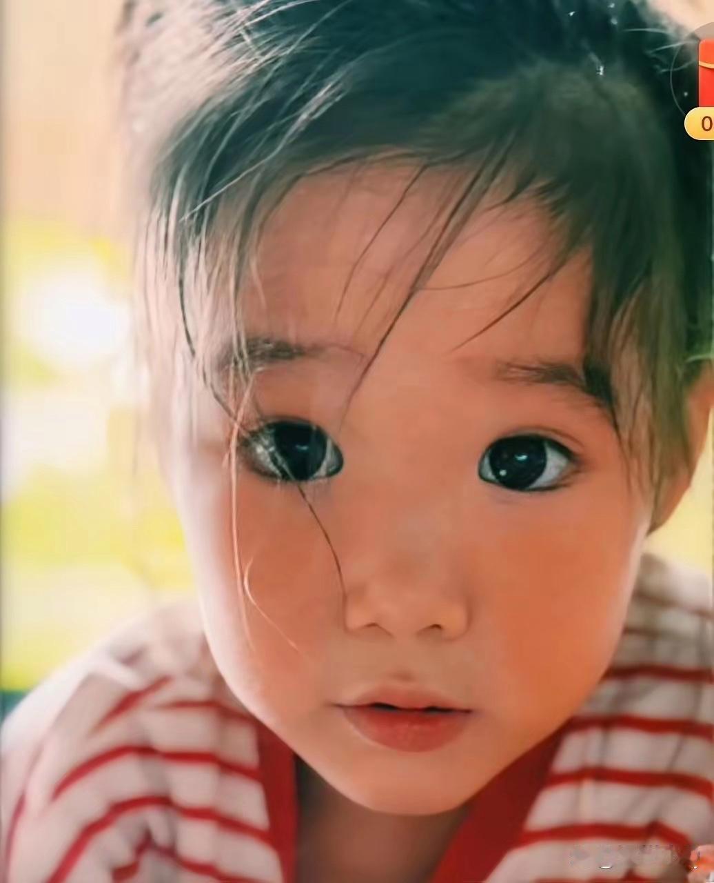 陈意涵已经很尽力了，凭一己之力把俩孩子的颜值拉回正常水准，一双儿女的眼睛都随她，