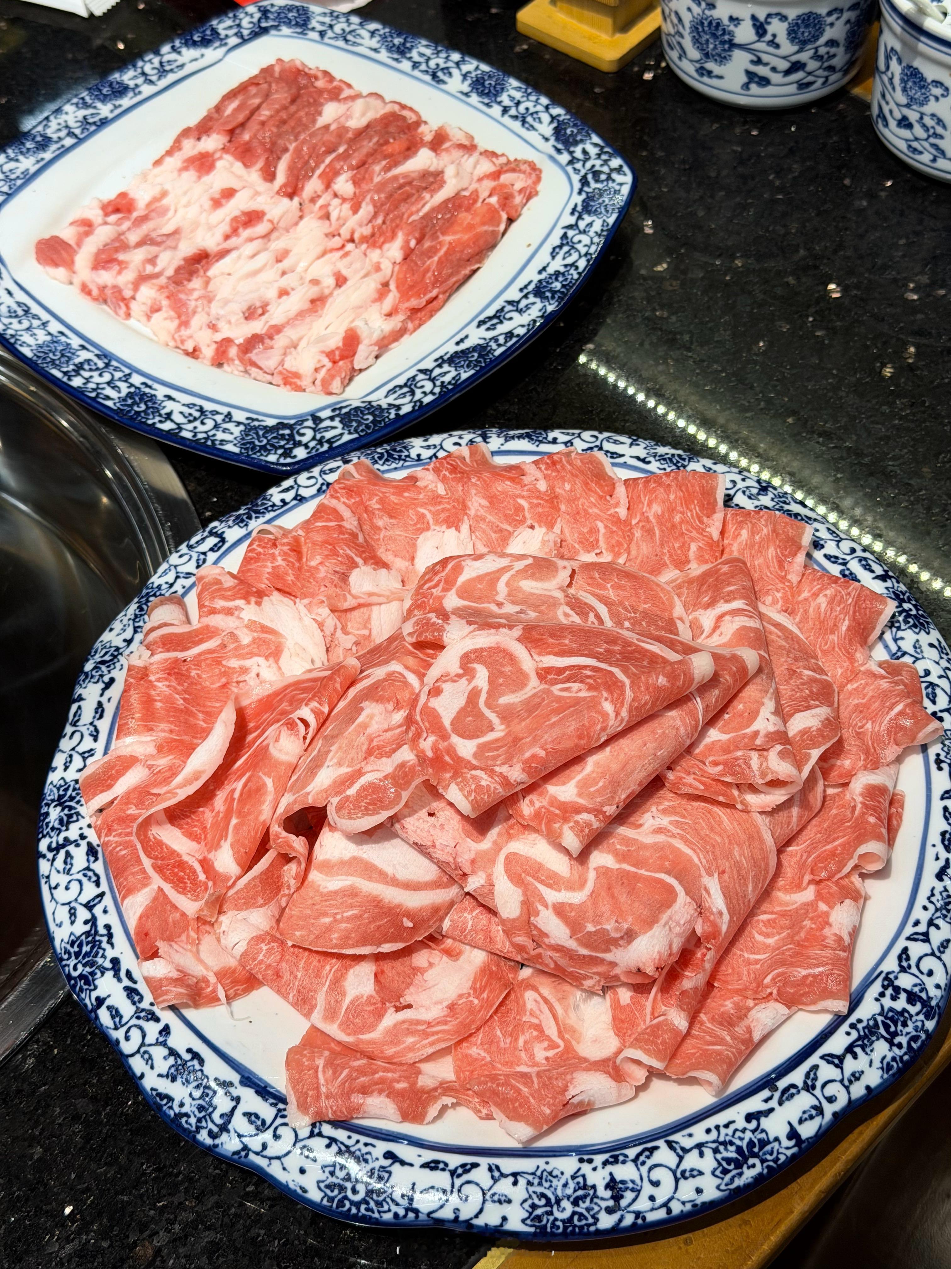 昨天和16年的好朋友在南京吃江南灶今天闪现北京和家属吃上了涮羊肉哈哈我的美食日记