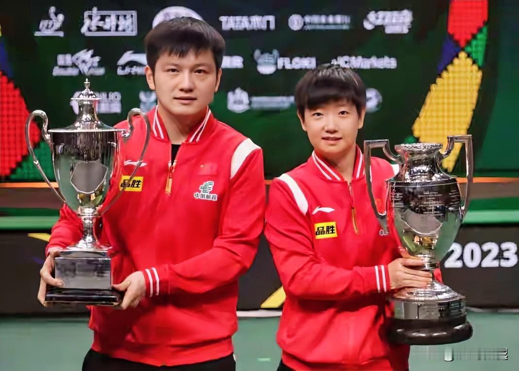 乒迷们应该想不到：樊振东孙颖莎被较量上了！这八杠子打不到的事啊，小胖和莎莎又