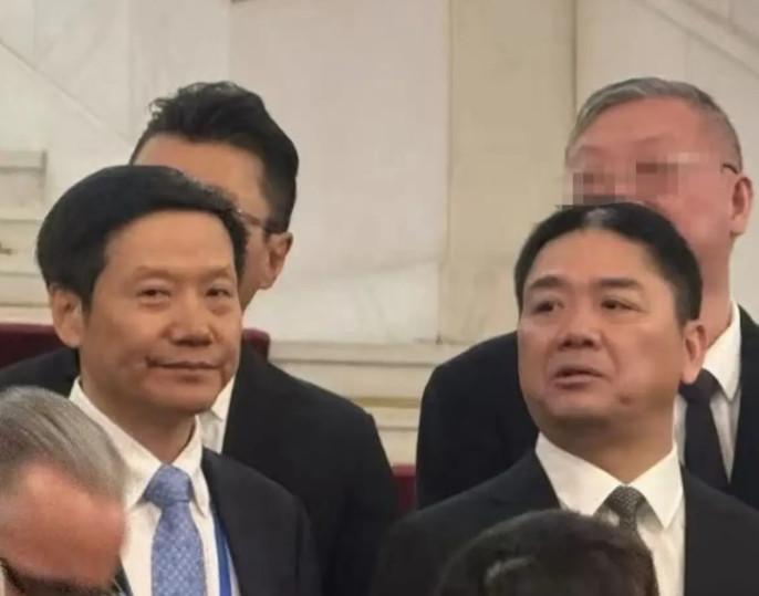 9月15日，五源资本旗下新基金完成工商变更，认缴出资额增至4.5亿元，新增雷军与
