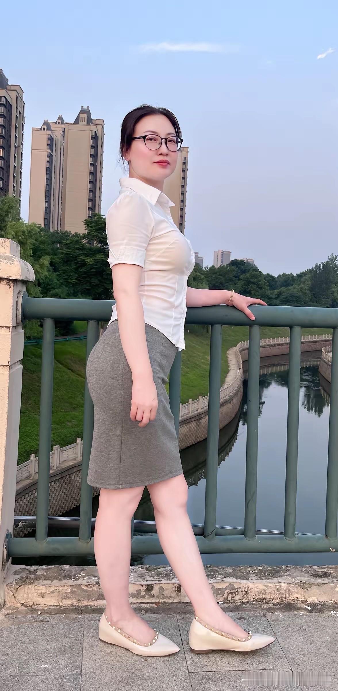 毁掉一个男人只需要三样东西第一，贪色第二，贪吃第三，炫耀和自以为是