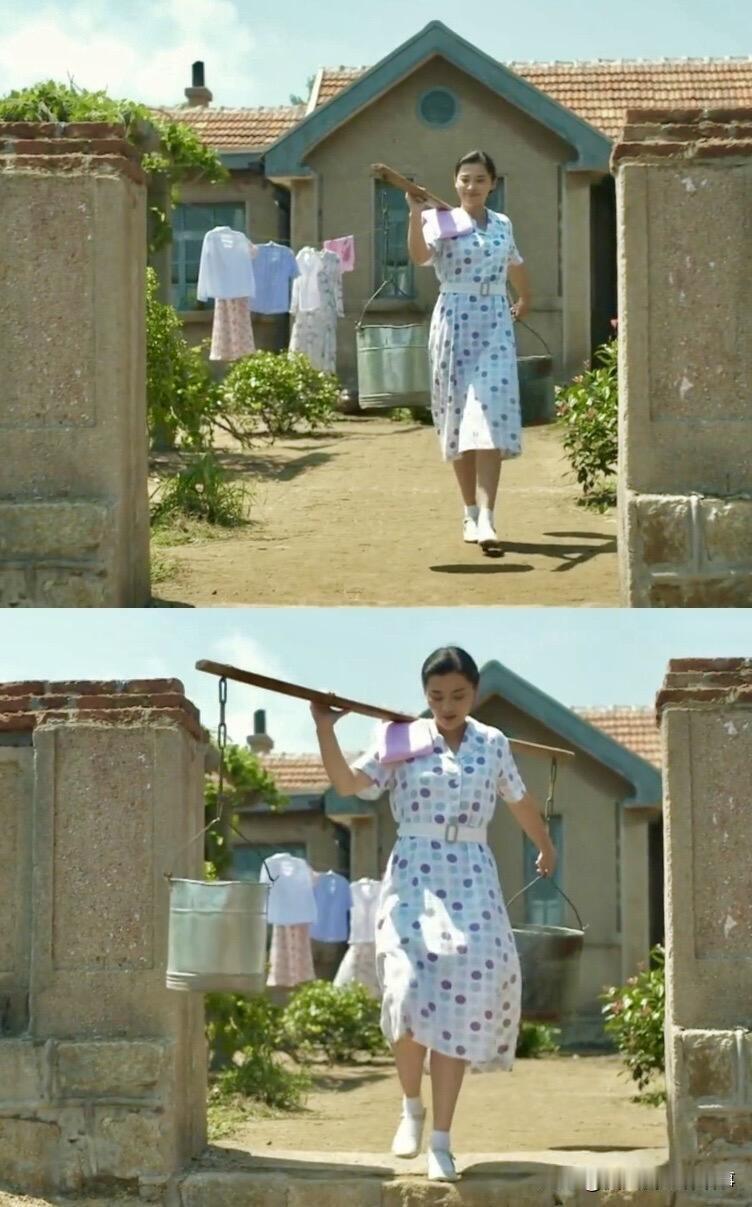 初看这段，谁不纳闷：安杰为啥非要换上裙子、踩着高跟去挑水？不怕摔吗？干活儿至于这