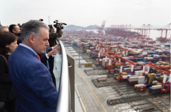 乌拉圭总统奥尔西是真的被“震撼”到了，他昨天到上海参观一圈后，在社交媒体上发布两