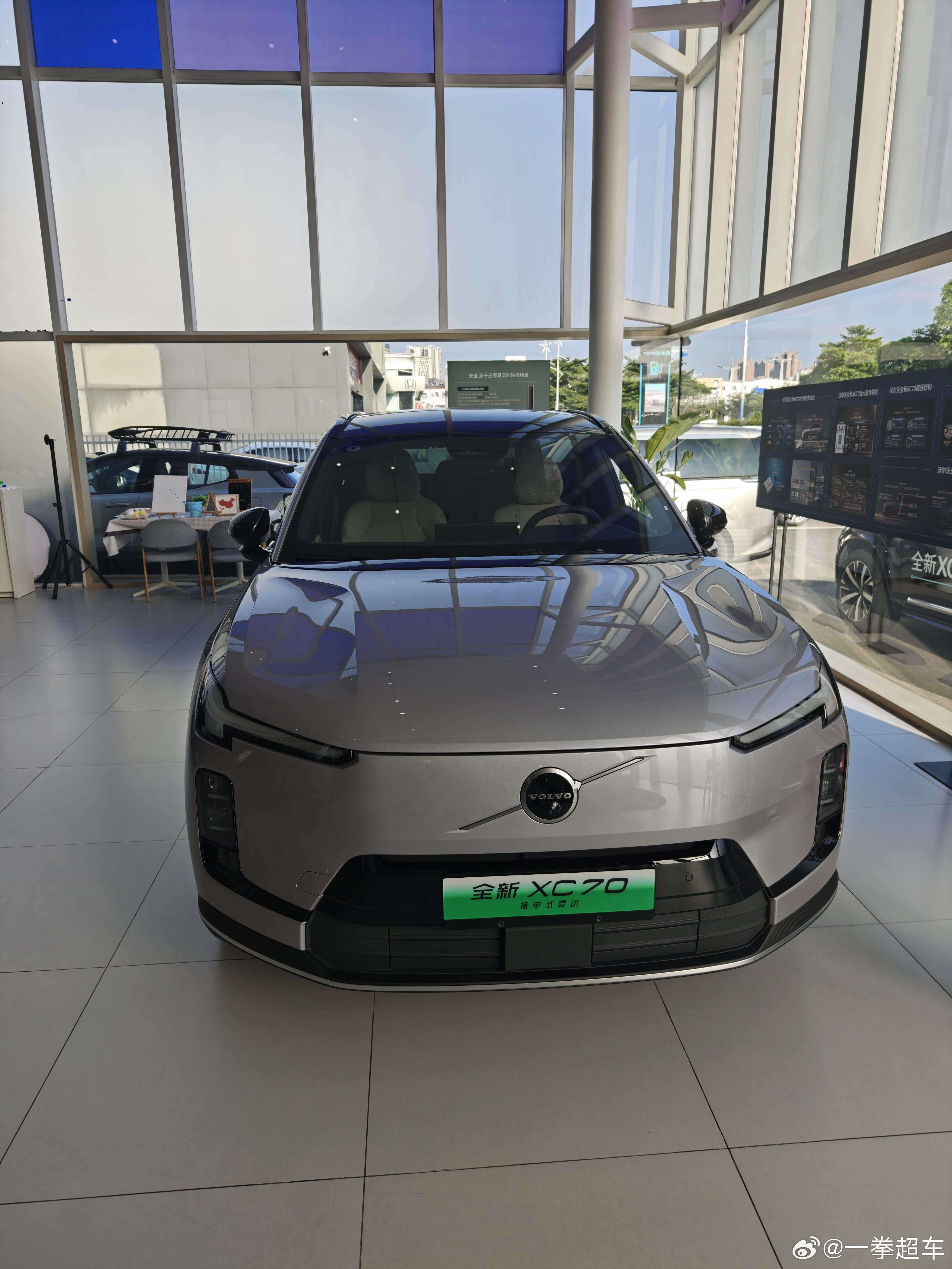 上了点年纪越看越喜欢沃尔沃的设计，太端庄了[点赞]。xc70的后排好像比上次