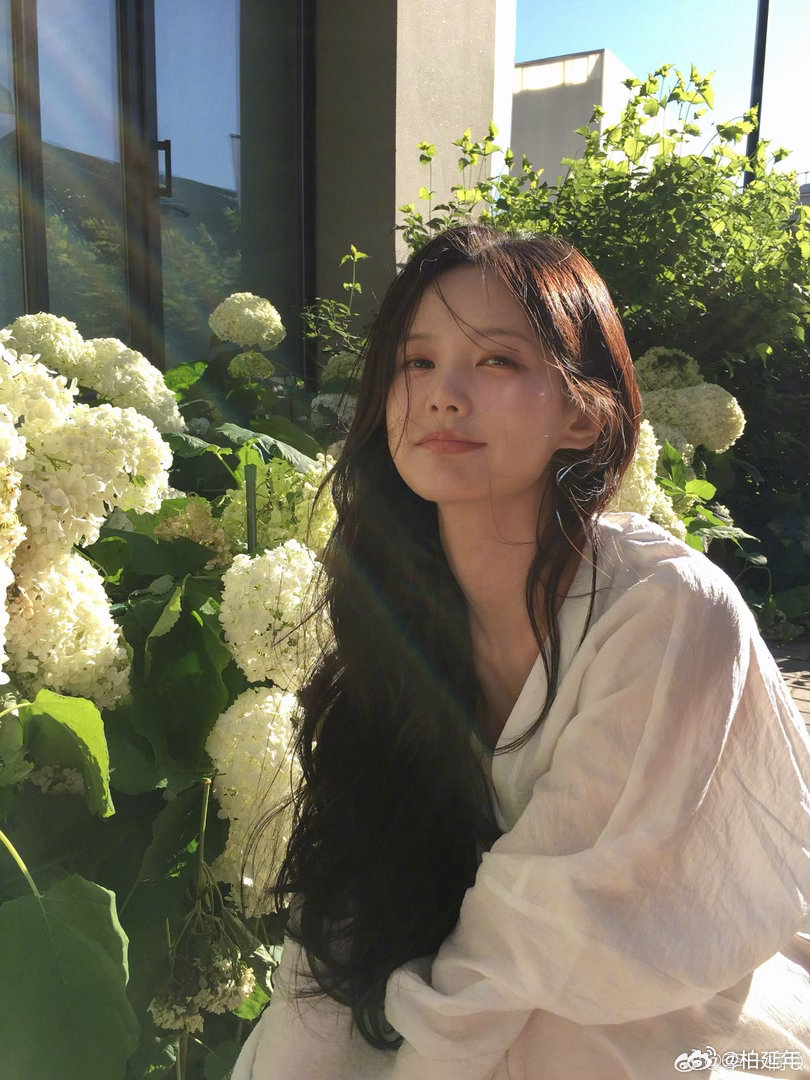 李一桐好阳光，明媚笑容女孩子该有的样子你都有了