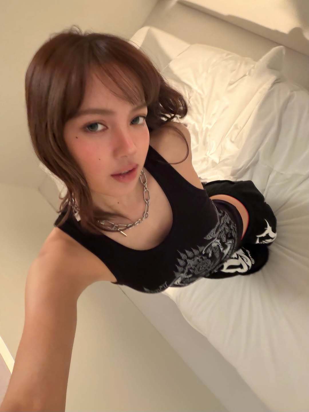 260326Lisa更新IG💛“🐥”啊啊啊啊啊啊啊好喜欢这种生活碎片大更