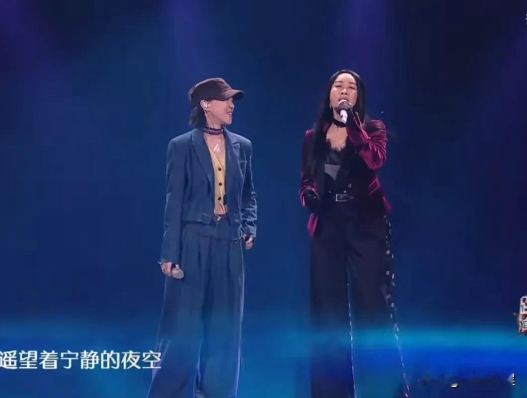 不得不说，窦靖童这嗓子，真的是让天使吻过啊！刷到她和那英参加湖南卫视的跨年晚会