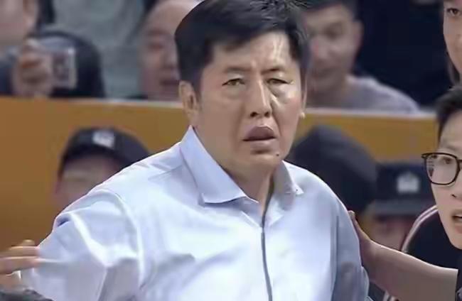 三连败的稠州银行，真的只是“开局慢热”吗？——一场失利背后，藏着CBA新赛季最扎