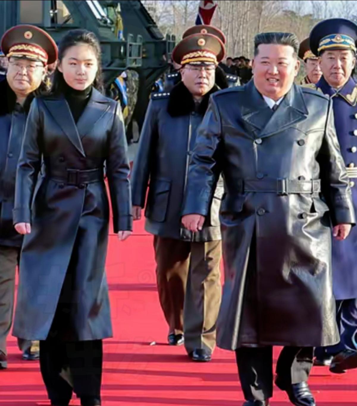 金珠爱皮衣亮相气场拉满！朝鲜空军秀新装备藏深意时隔多日再露面