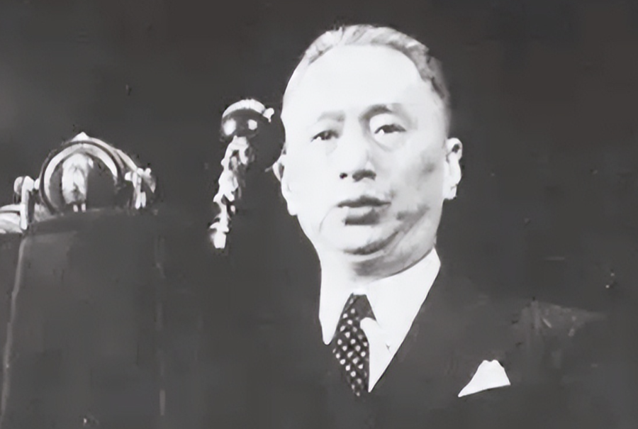 1919年，巴黎和会期间他捡到一块金表，不仅不归还给对方，还公开占为己有，这种霸