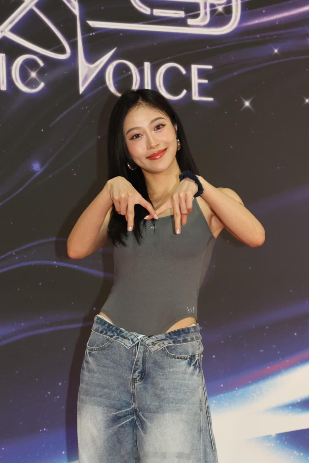 星岛：庄子璇首次亮相见面会唱歌走音倪乐琳与宋宛颖拍《LuckyStar》MV插