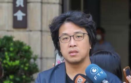 “台独”分子的嘴硬时刻！1月4日，沈伯洋发帖妄称：看到有人担心美国给“中国开了绿